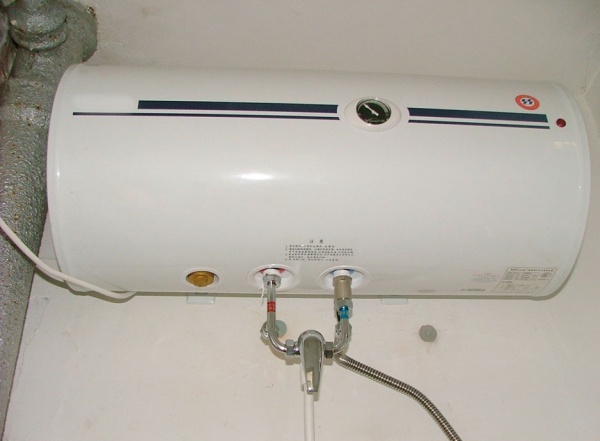 联创电热水器的优点是什么 选择热水器的时候应该注意什么